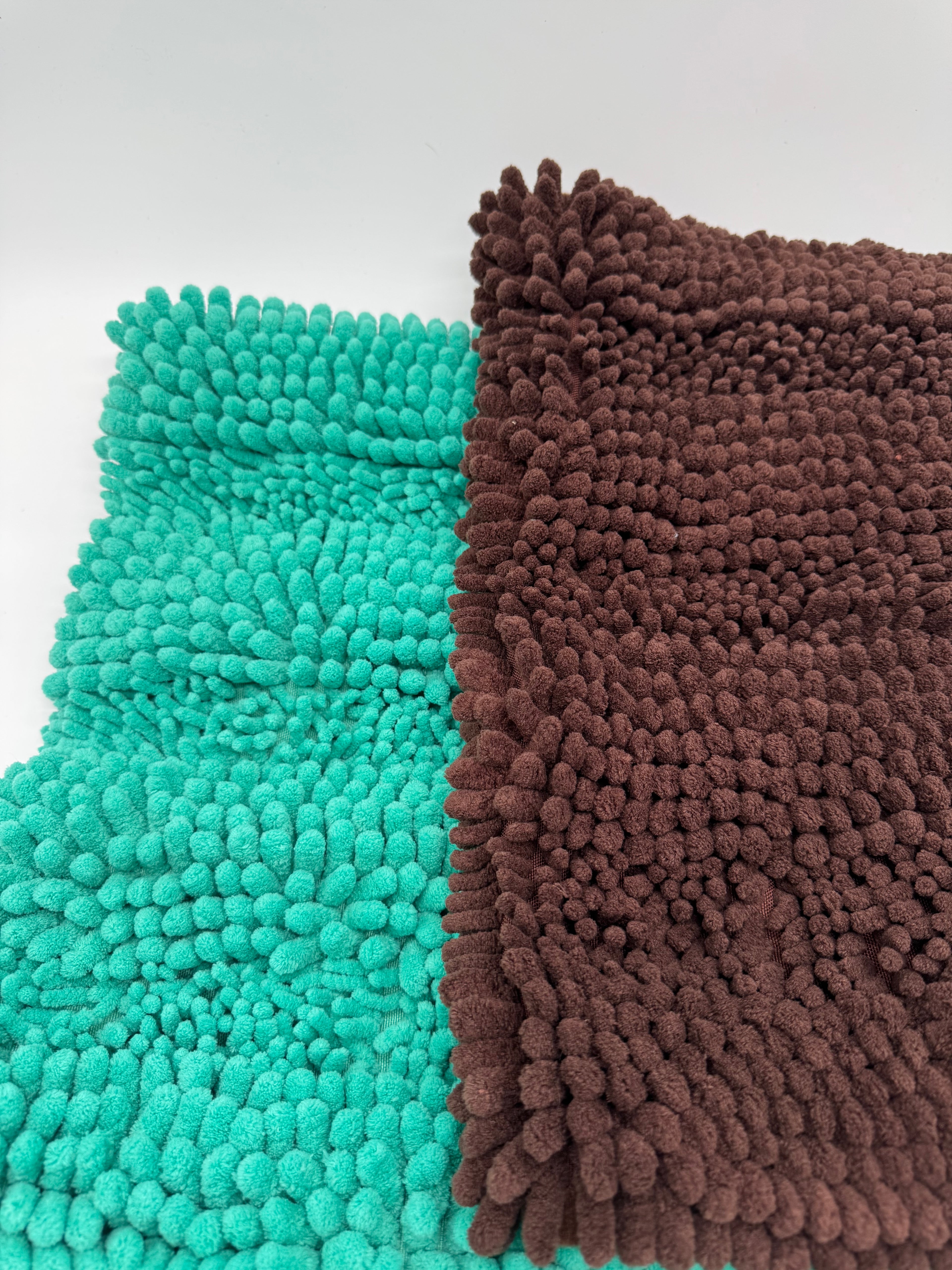 Solid alternating chenille comfort rugs